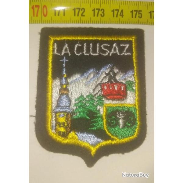 �cusson tissu brod� : " LA CLUSAZ "