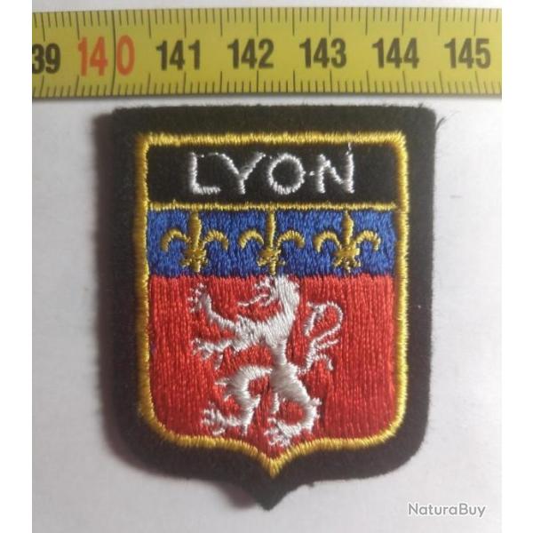 �cusson tissu brod� : " LYON ".