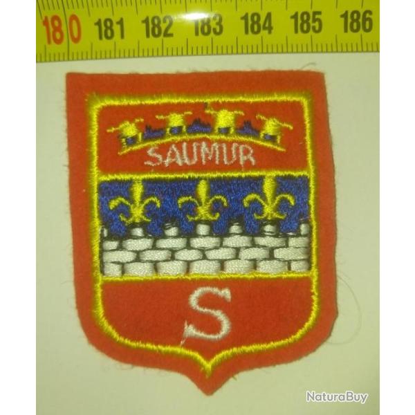 �cusson tissu brod� : " SAUMUR ".