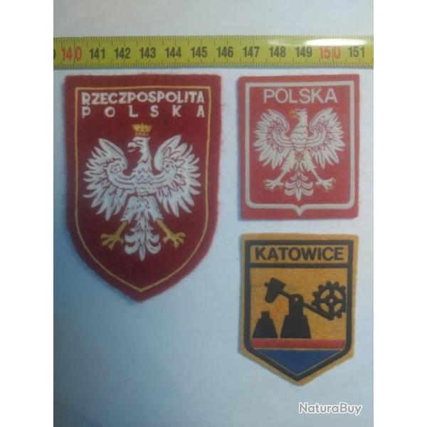 Lot 3 �cussons tissu brod�s : "POLSKA", "RZECZPOSPOLITA POLSKA", "KATOWICE".