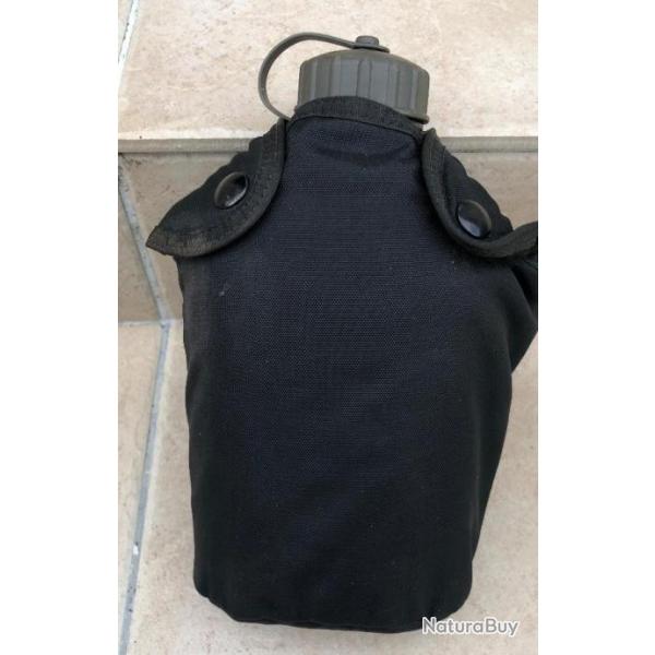 ARMEE FRANCAISE : GOURDE EN PLASTIQUE KAKI 2007 + housse us noire