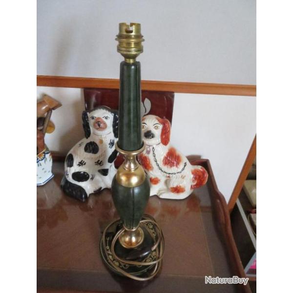 VINTAGE - Pied de lampe de bureau Adnet, sign�e Le Tanneur en cuir vert et laiton dor� (Vers 1960)