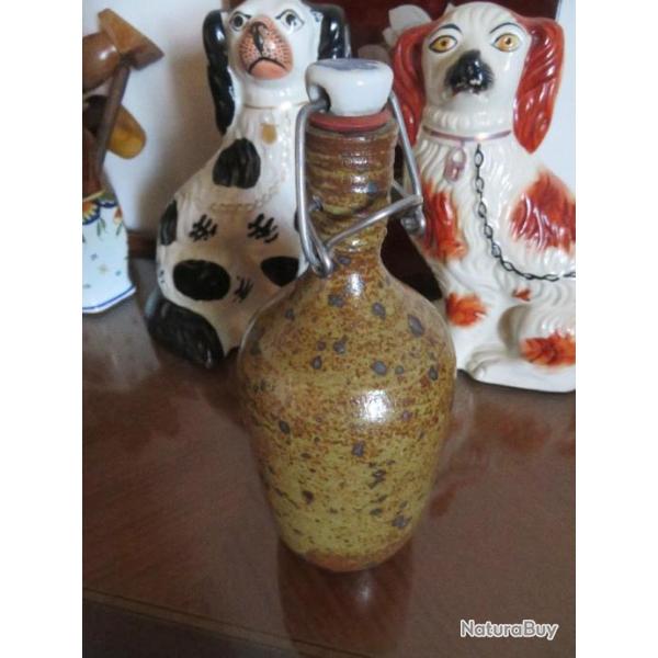 VINTAGE - Ancienne bouteille a ouverture m�canique avec bouchon en gr�s Pyrit� (Vers 1950-60)