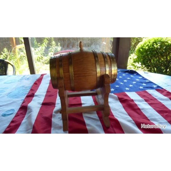 TONNELET CHENE SUR SOCLE BELLES DECORATIONS LIRE DESCRIPTION