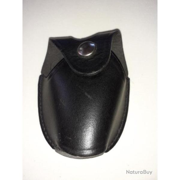 Porte menottes d'occasion 10724660