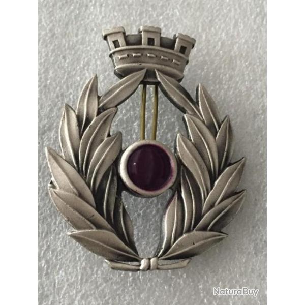 Insigne distinction silver ou argent remis par la Reine D Angleterre ?