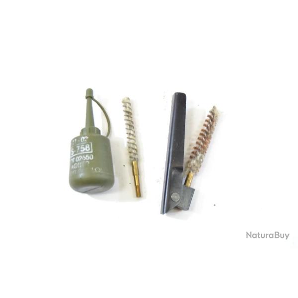 Ensemble Famas, huilier + brosse de nettoyage. Arme Franaise. (F)
