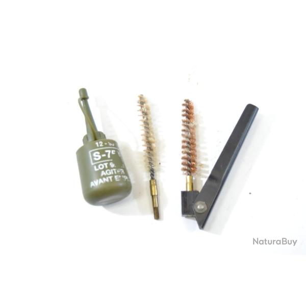 Ensemble Famas, huilier + brosse de nettoyage. Arme Franaise. (I)