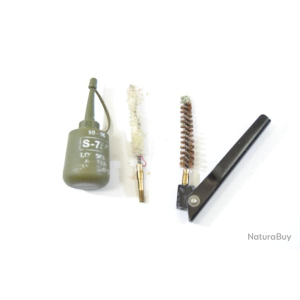 Ensemble Famas, huilier + brosse de nettoyage. Arme Franaise. (M)