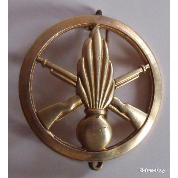 insigne beret d'infanterie fran�aise, avec �pingle, tr�s bon �tat