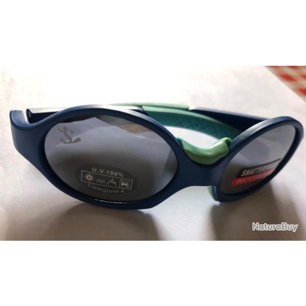 1 paire de lunettes solaire enfant bleu  peche mer occasion