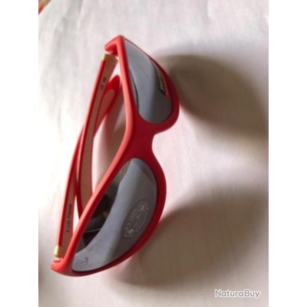 1 paire de lunettes solaire enfant rouge peche mer FJO