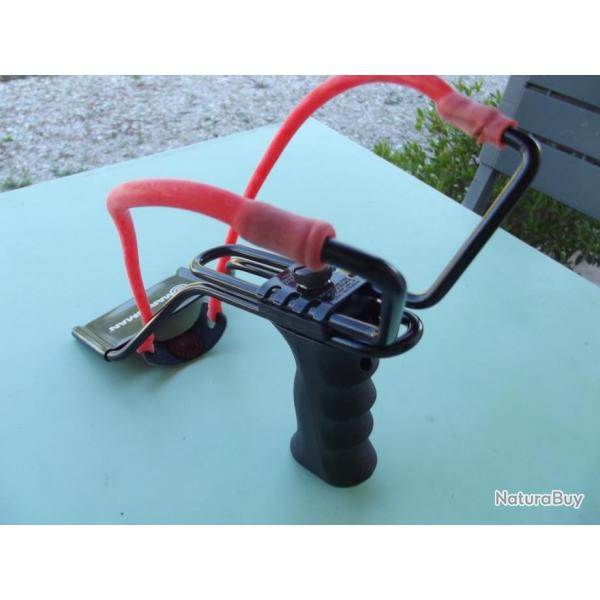 BRADE - Lance pierre MARKSMAN repose bras poche � bille cuir avec aimant 100 billes 8mm  NEUF