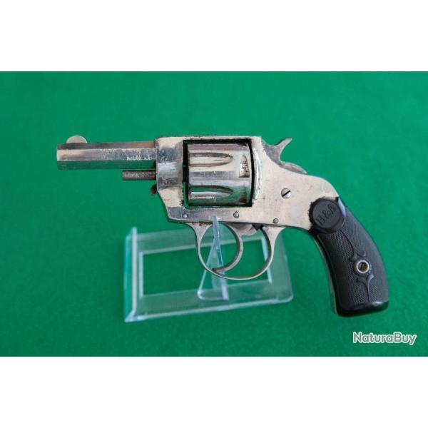 BEL ETAT  pour ce REVOLVER AMERICAIN HOPKINS & ALLEN CAL.32 (REF 711).
