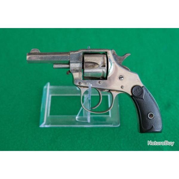 BEL ETAT  pour ce REVOLVER AMERICAIN HOPKINS & ALLEN CAL.32 (REF 714).