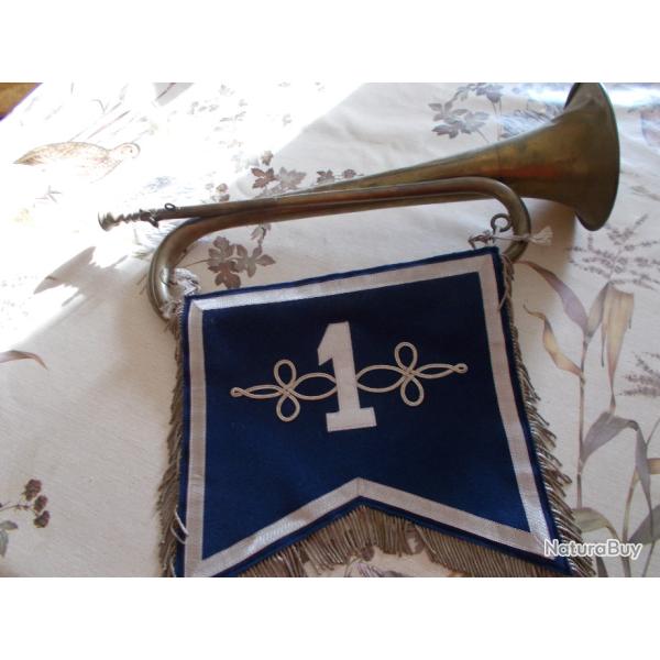 Clairon Militaire avec flamme du 1e RHP (R�giment de Hussards Parachutiste)