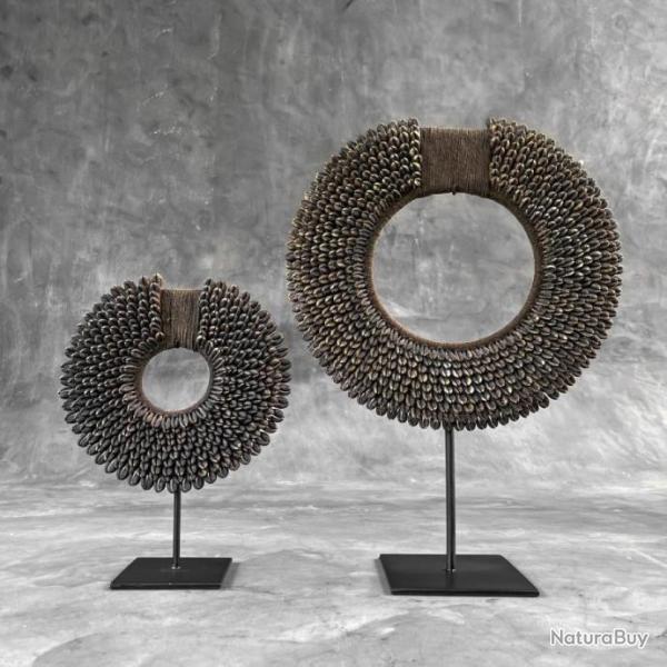 Paire de colliers tolai de couleur marron fonc� avec supports personnalis�s