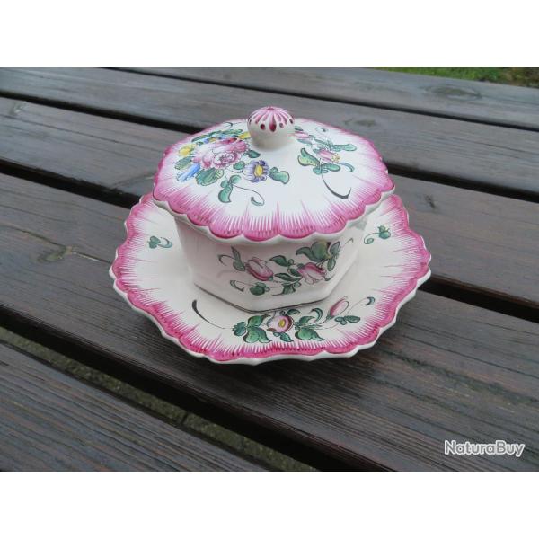 VINTAGE - Bo�te/Bonbonni�re en fa�ence avec sa soucoupe � d�cor de l'est-Strasbourg sign� C.H (XX�)