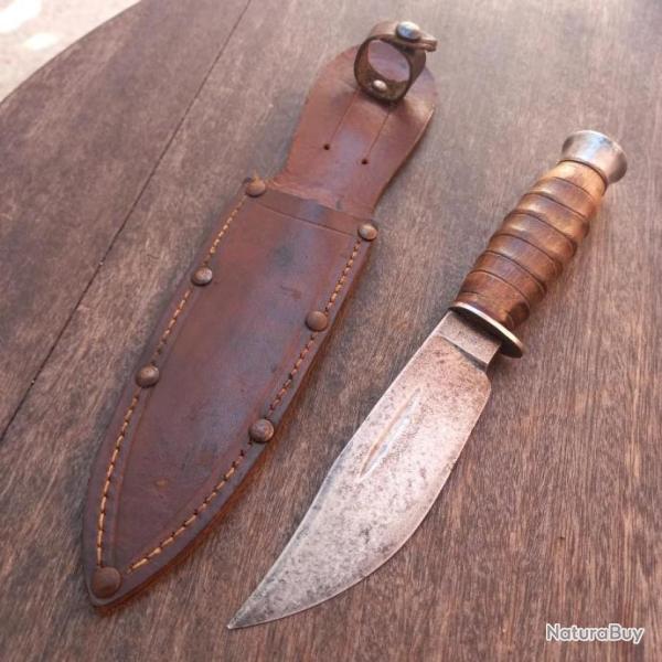 Ancien Couteau de Chasse SABATIER avec �tui en cuir Manche en Bois