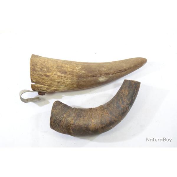 Lot x 2 corne ancienne pour faire une poire � poudre, d�coration, manche de couteau... bricolage