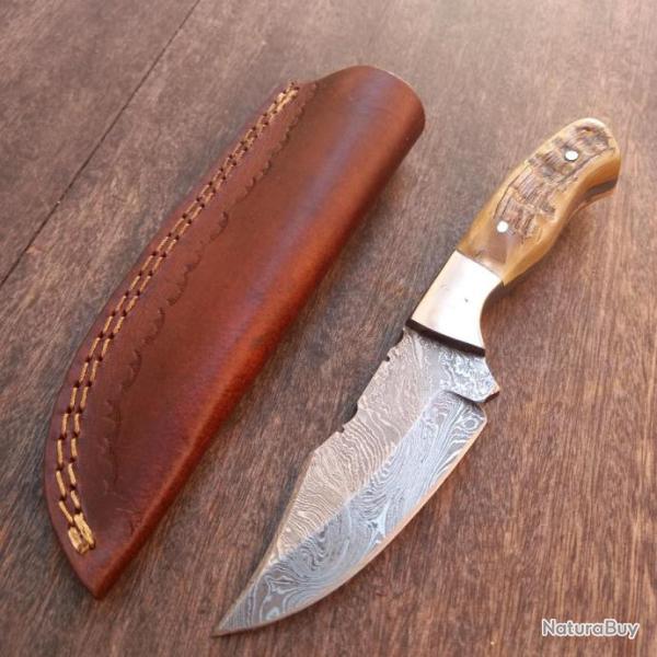 Joli Couteau de Chasse DAMAS  Manche en Corne Blire avec tui en cuir