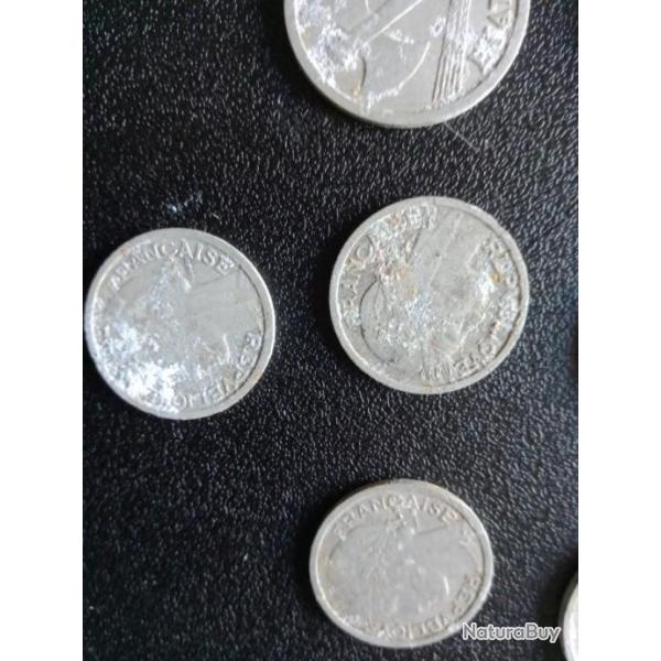 Lot de 7 pi�ces de 2 francs et 1 francs en aluminium