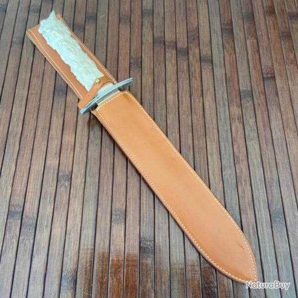 SUPERBE ET GRANDE DAGUE DE CHASSE EN BOIS DE CERF SCULPT�E MAINS �TUIS CUIR