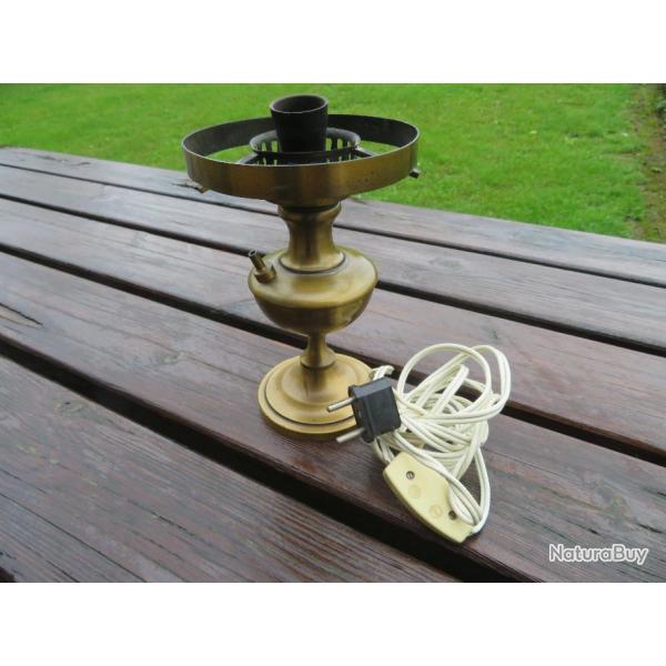 VINTAGE - Ancienne Lampe  ptrole en cuivre lectrifi (XX)