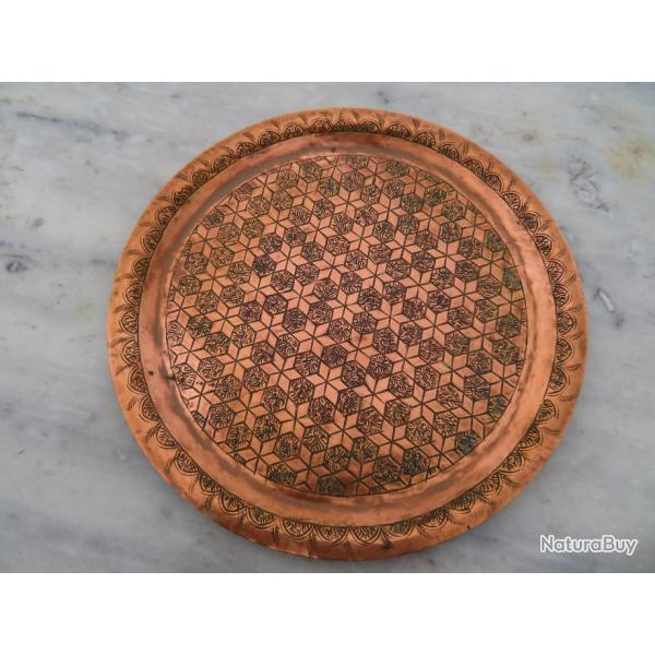 VINTAGE -  Ancien plateau rond type mauresque en cuivre massif richement grav� (XX�)