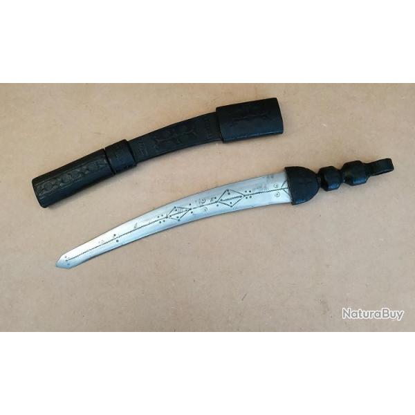 Sabre � lame courbe � fourreau en cuir-Niger