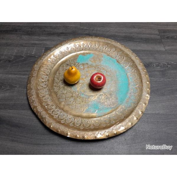 Grand plateau type mauresque en bronze diam�tre 50 cm