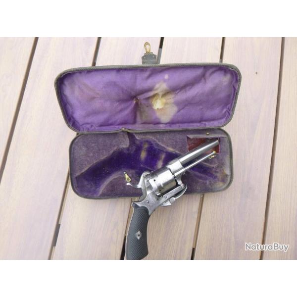 Beau revolver a broche dans son �tui coffret authentique