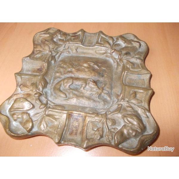 CENDRIER EN LAITON REPRESENTANT UN RENARD AVEC UN FAISAN