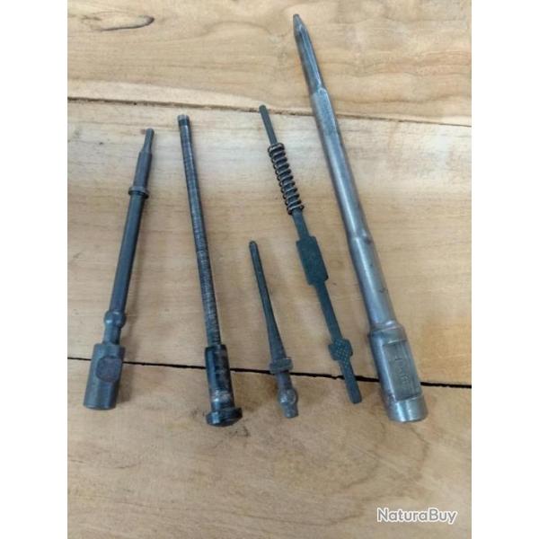 Un lot de percuteurs pour diff�rentes armes