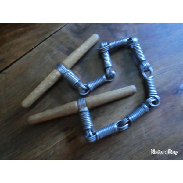 ancienne menottes de police  cabriolet  retenue du poignet  de prisonnier