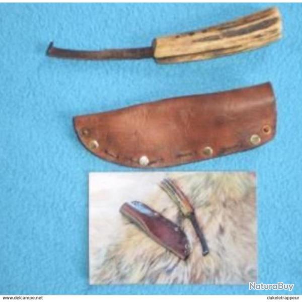 Pour le "TRADE" , les Reconstitutions,les Rendezvous , un couteau appel� Farrier's knife" !