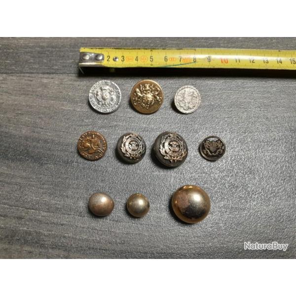 10 boutons type militaire divers