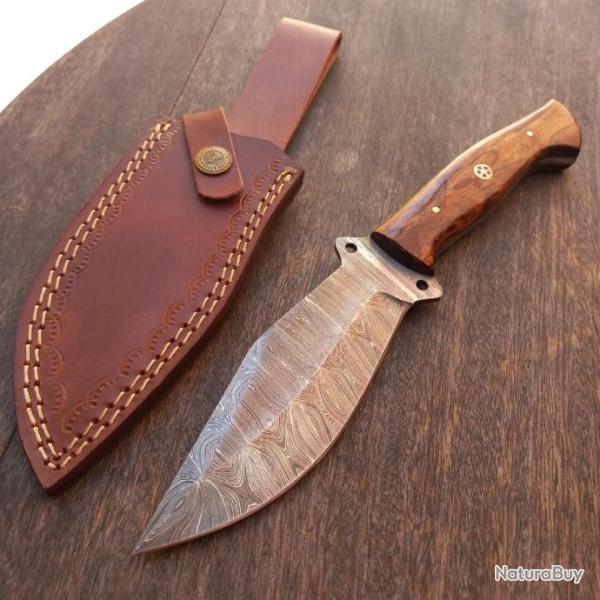Joli Couteau DAMAS Manche en Bois avec tui en cuir