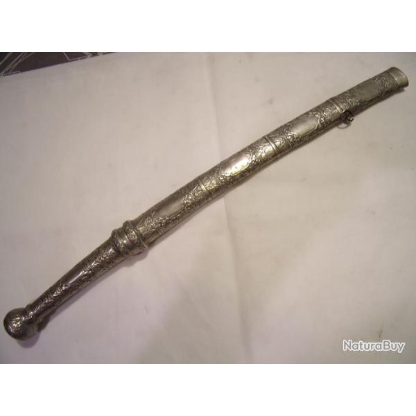 Ancien et grand poignard DHA birman