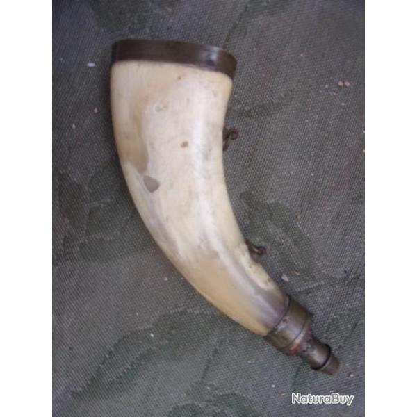 poire � poudre de chasse en corne