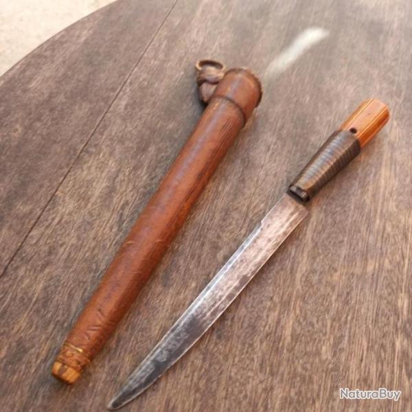 Joli et Ancien Couteau BOU SAADI Afrique du nord avec tui en cuir d Origine