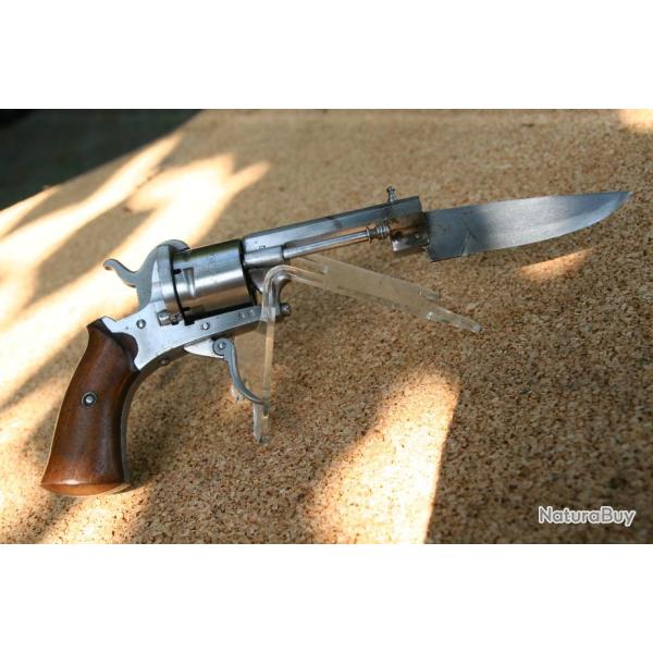 REVOLVER SYSTEME LEFAUCHEUX CALIBRE 7 mm AVEC UNE BAIONNETTE INTEGREE SIMPLE ACTION