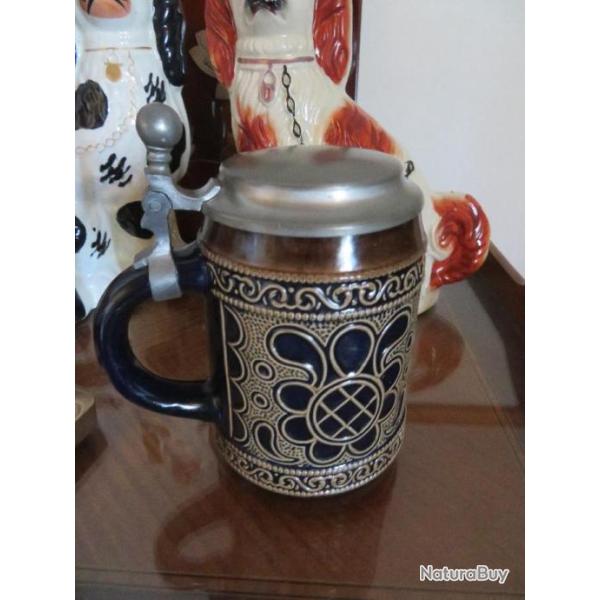 VINTAGE-Ancienne chope � bi�re allemande avec couvercle en �tain � d�cor PSYCH�D�LIQUE(Vers 1960-70)