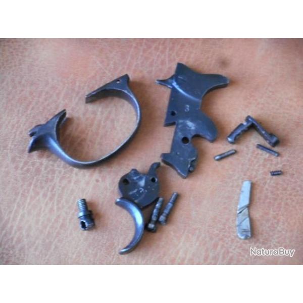 lot de pi�ces pour revolver mod�le 1915 cal 8 mm .