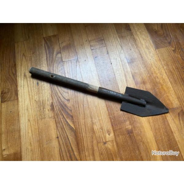 Petite pelle militaire