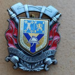 INSIGNE SAPEUR POMPIER UNION DEPARTEMENTALE DES SAPEURS POMPIERS COURAGE ET DEVOUEMENT DELSART SENS