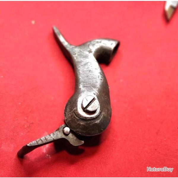 Platine...noix compl�te  et chien   Pr� XIXe...