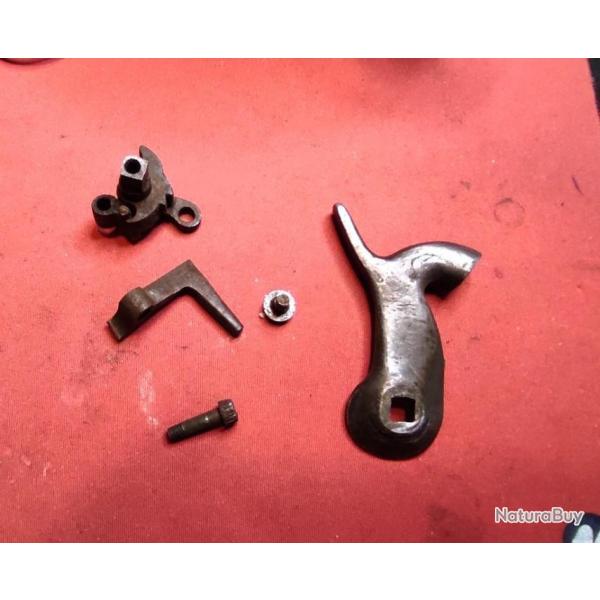 Platine...noix compl�te  et chien   Pr� XIXe...