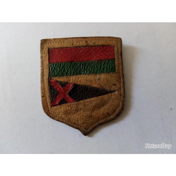 ancien cusson  en cuir inconnu 6,5X5,3 cm