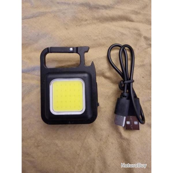 Lampe LED - mini-projecteur rechargeable 500 lumens !